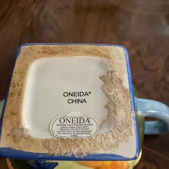 Oneida China Teapot - Picture 6 of 6